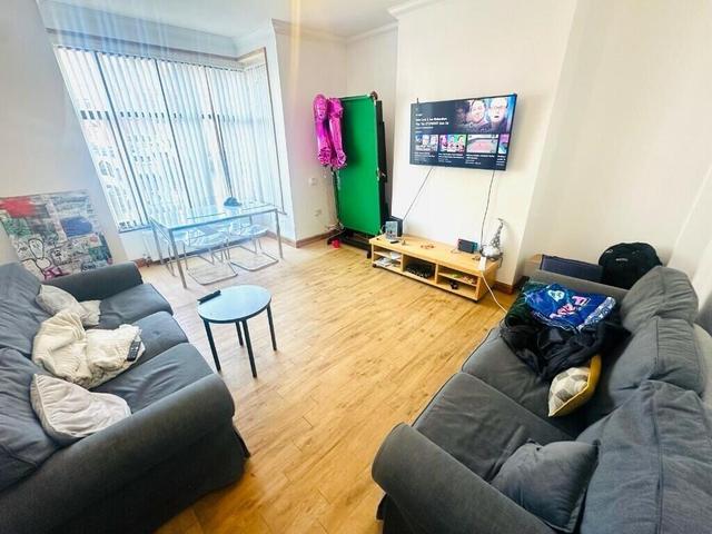 6 bed house — Ebberston Terrace, Hyde Park