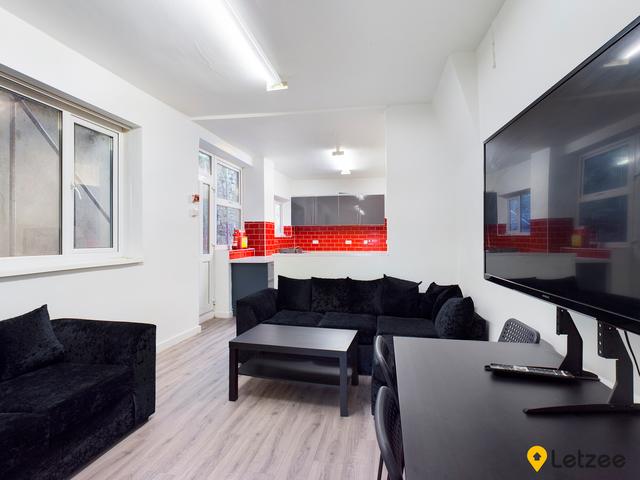 7 bed house — Glanmor Crescent, Uplands