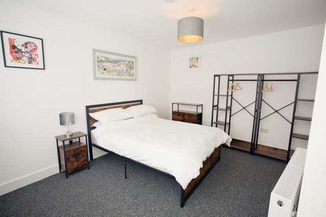 4 bed apartment — Colville Road, Boscombe