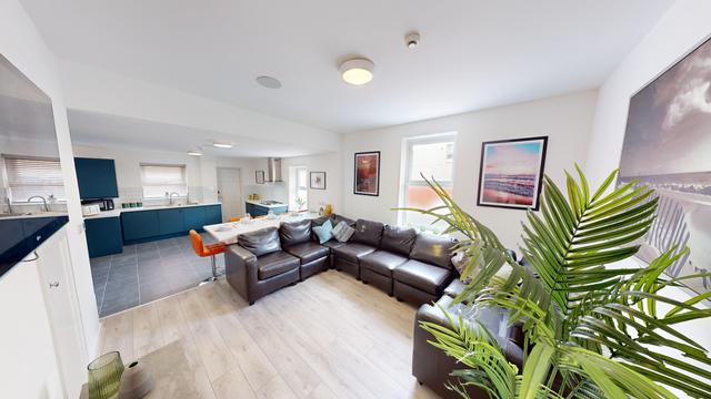 8 bed house — Molyneux Road, Kensington