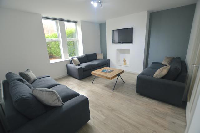8 bed house — Sixth Avenue, Heaton