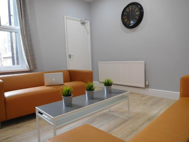 4 bed house — Kimbolton Avenue, Lenton