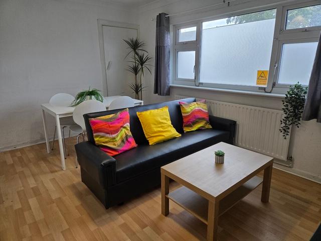 5 bed house — Orston Drive, Wollaton