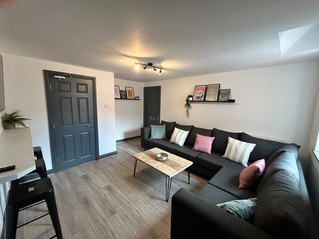6 bed house — Doncaster Road, Sandyford