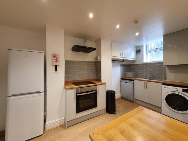 10 bed house — Delph Lane, Woodhouse