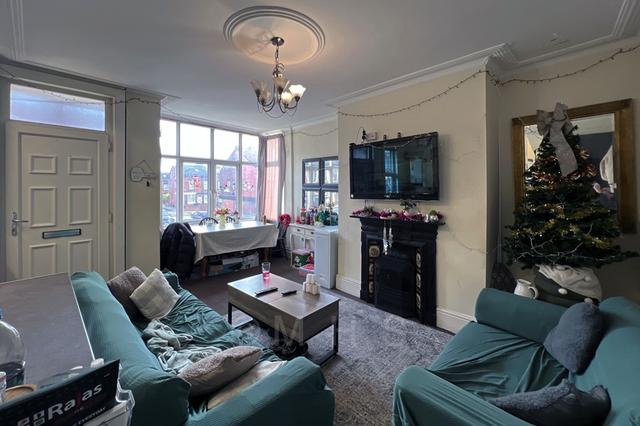 3 bed house — Elsham Terrace, Burley