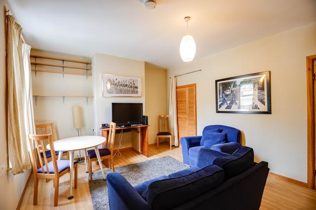 3 bed house — Monksdale Road, Oldfield Park