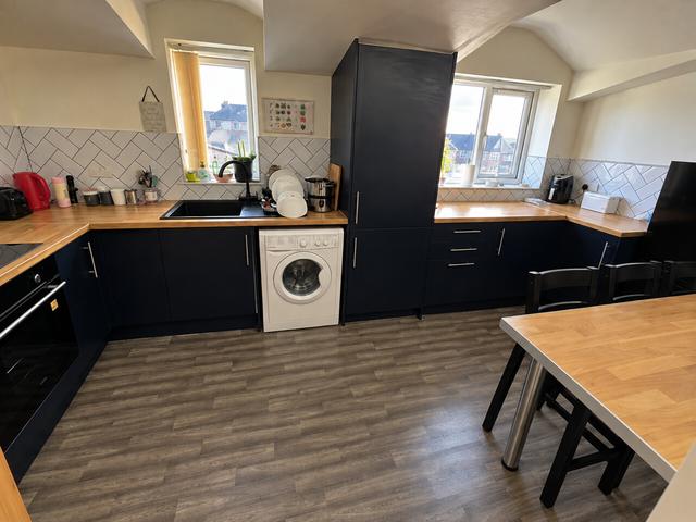 3 bed apartment — Walter Road, Uplands