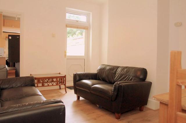 2 bed house — Queens Road, Clarendon Park