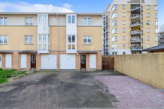 5 bed house — Jamestown Way, Canary Wharf