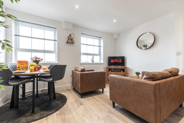 2 bed apartment — Atlantic Mansions 151 Albert Road South, City Centre