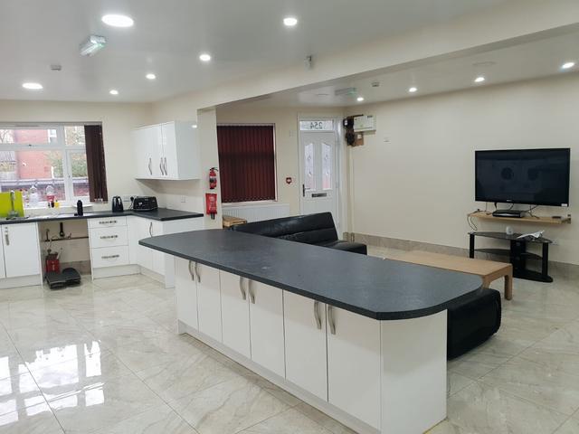 7 bed house — Edward Road, Selly Oak