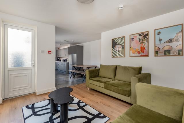 6 bed house — Empress Road, Kensington