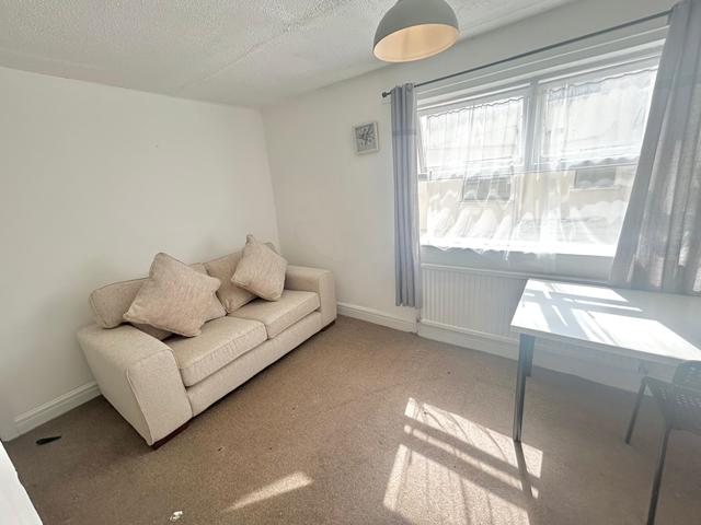 1 bed apartment — Richmond Road, Roath