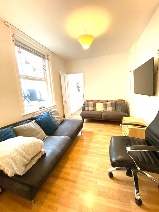 6 bed house — Danes Road, City Centre