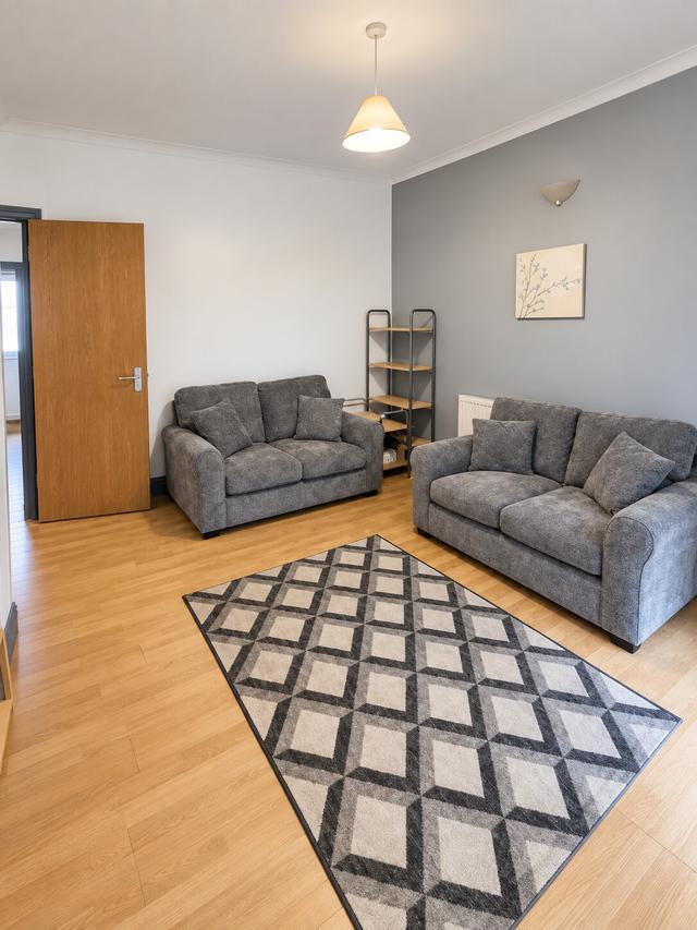 3 bed house — Oxford Street, Sandfields