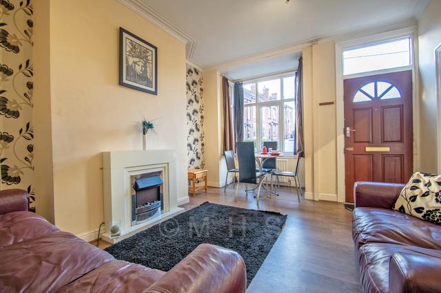 3 bed house — Lumley Road, Burley