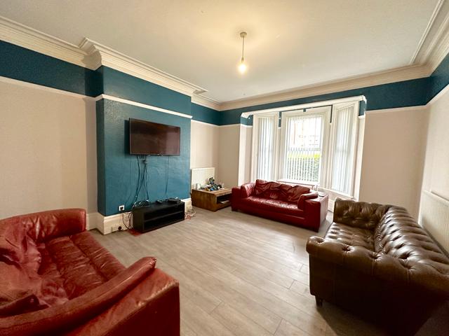 8 bed house — Manor House Road, Jesmond