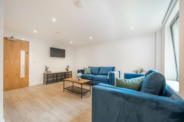 5 bed apartment — Trippet Lane, City Centre