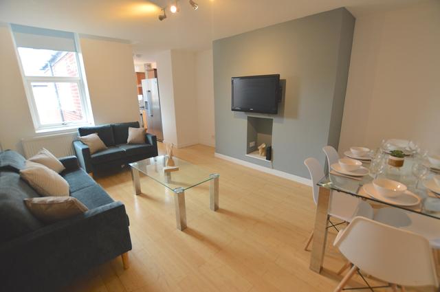 6 bed house — Mowbray Street, Sandyford