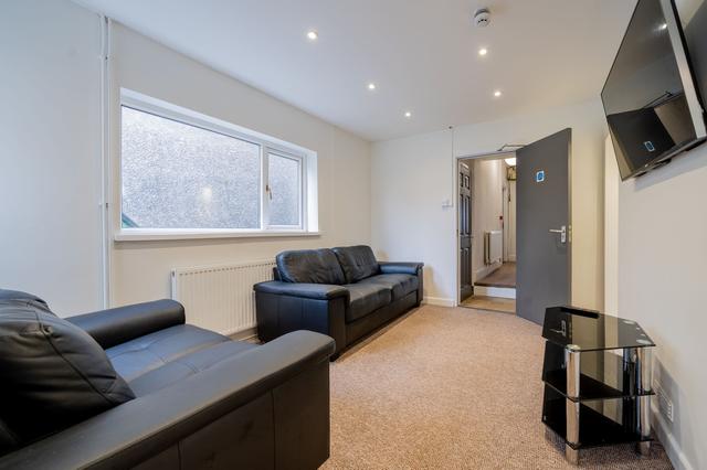 5 bed house — Marlborough Road, Brynmill