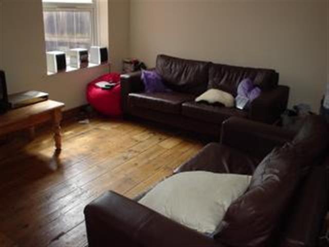 4 bed house — Berkeley Road, The Polygon