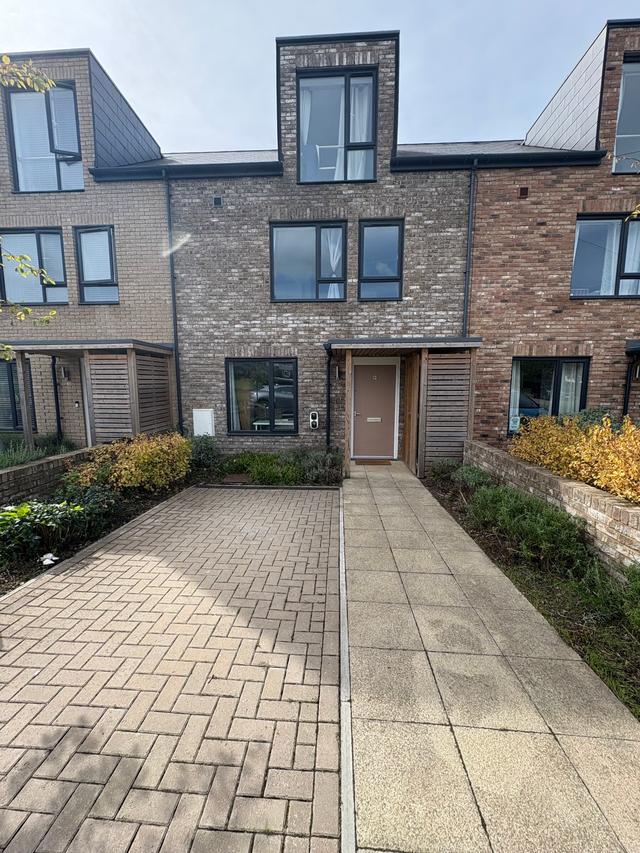 5 bed house — Crome Road, Cheswick Village