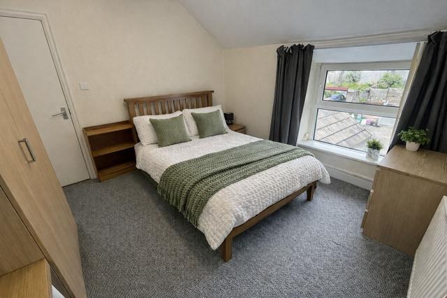 5 bed house — Mansel Street, City Centre