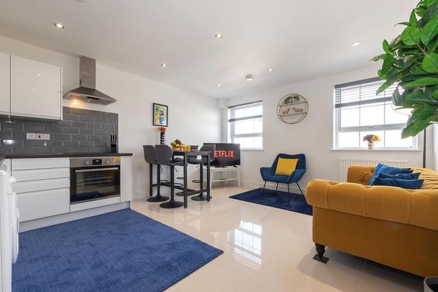 2 bed apartment — Atlantic Mansions 151 Albert Road South, City Centre