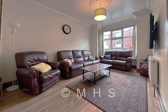 6 bed house — Manor Drive, Hyde Park