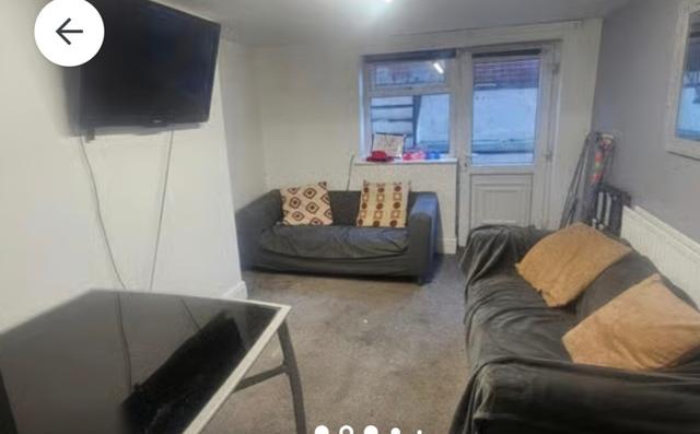 9 bed house — Kirkstall Lane, Headingley