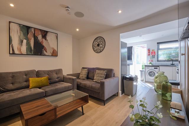 8 bed house — Mansel Street, City Centre