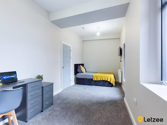 3 bed house — King Edward's Road, Brynmill