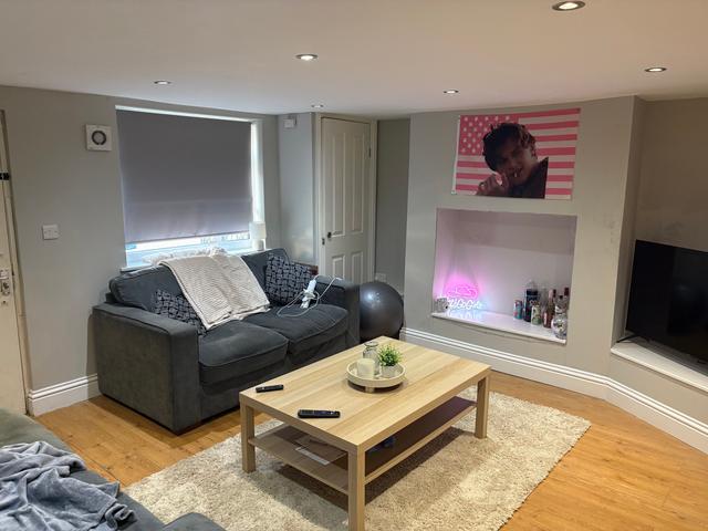 5 bed house — Travis Place, Broomhall
