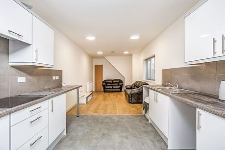 6 bed house — Telephone Road, Southsea