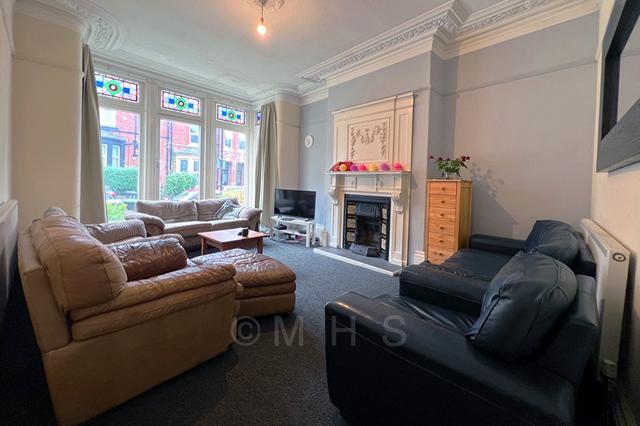 8 bed house — Regent Park Avenue, Hyde Park