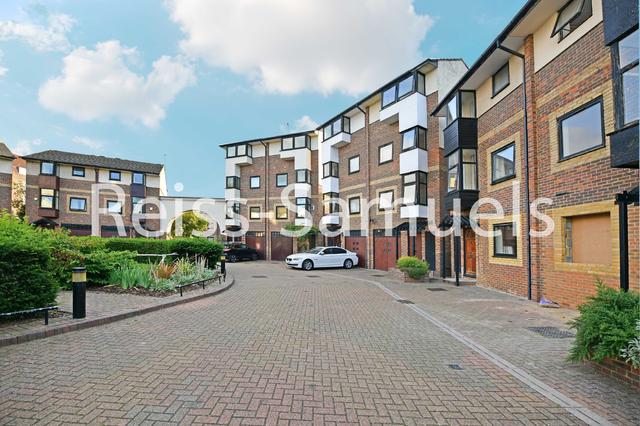 5 bed house — Barnfield Place, Canary Wharf