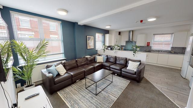 8 bed house — Gilroy Road, Kensington