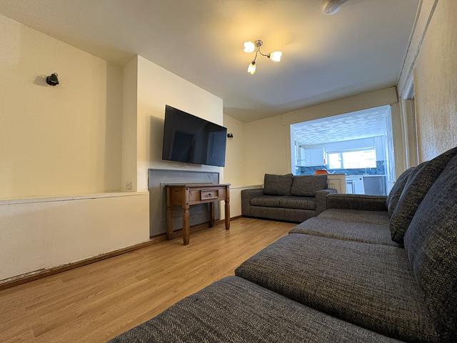 6 bed house — Woodville Road, Cathays