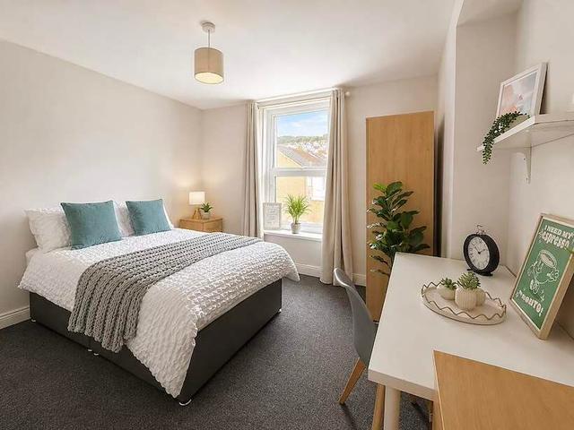 5 bed house — Walter Road, City Centre