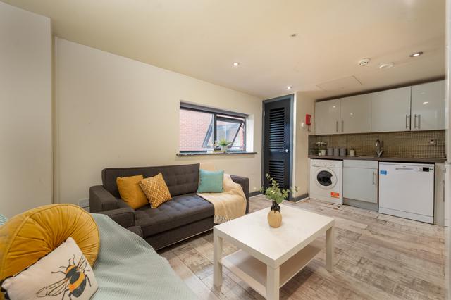5 bed apartment — Regent Terrace, City Centre