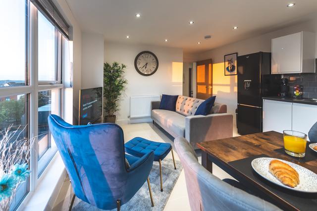 2 bed apartment — Atlantic Mansions 151 Albert Road South, City Centre