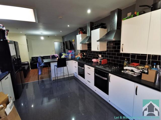 6 bed house — Hubert Road, Selly Oak