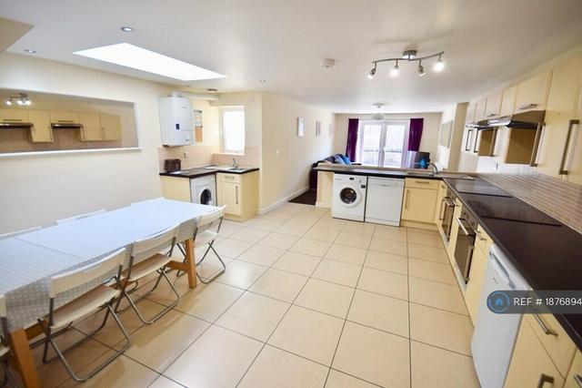 9 bed house — Coburn Street, Cathays