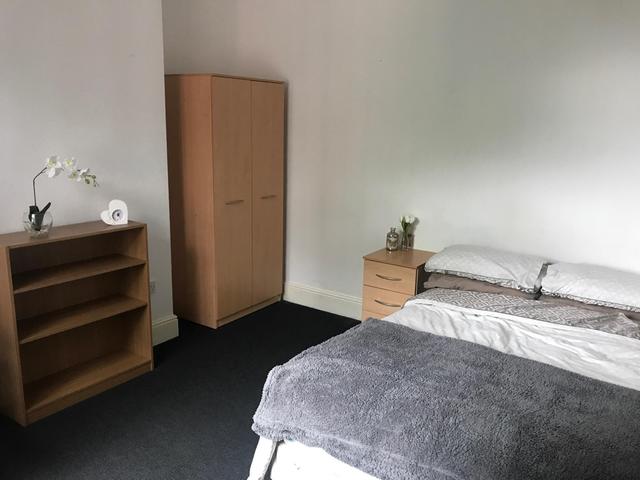 2 bed apartment — Queens Road, Clarendon Park