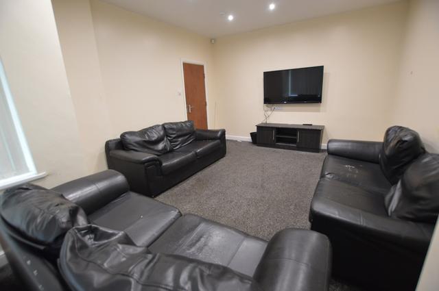 9 bed house — St. Michaels Villas, Headingley