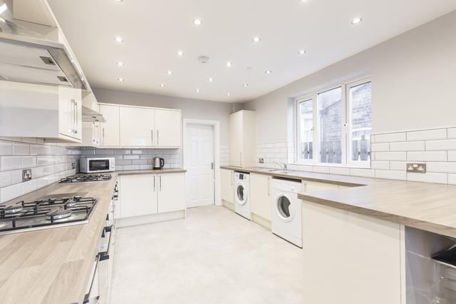 6 bed house — Beresford Avenue, Beverley Road