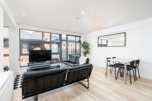 6 bed apartment — 10 Portland Lane, City Centre