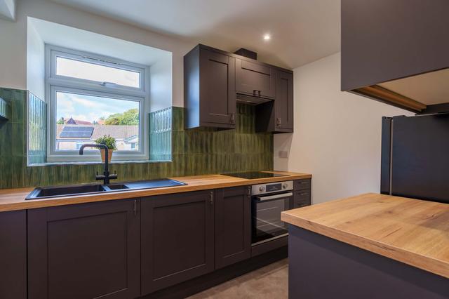 1 bed apartment — Phillips Parade, Brynmill