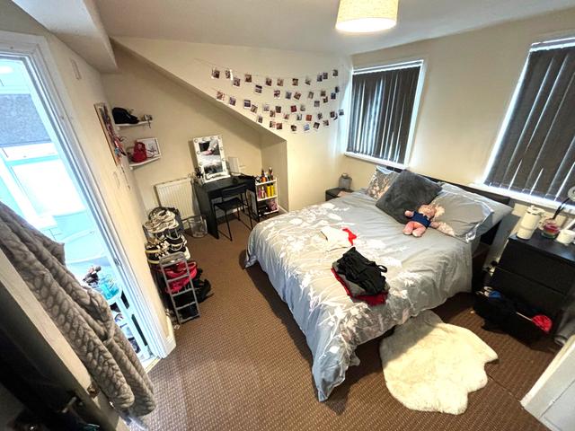 4 bed house — Beechwood Crescent, Burley